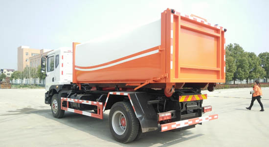 東風(fēng)勾臂式垃圾車☆D9