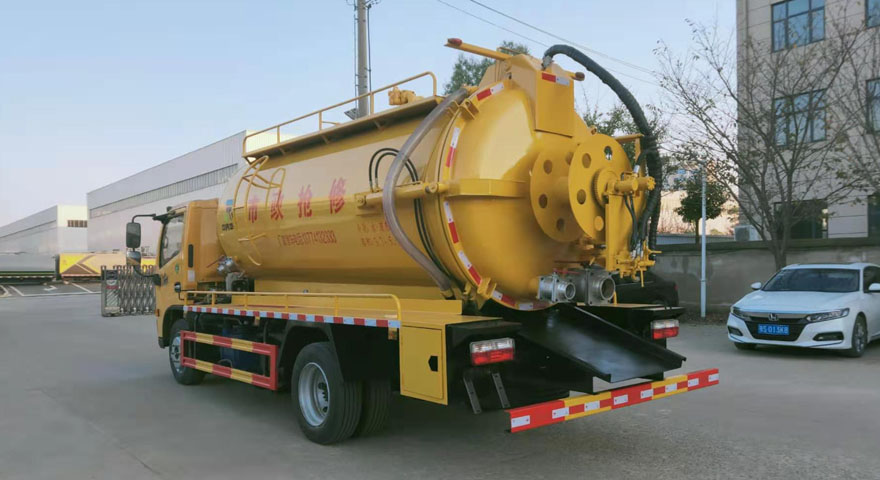 東風(fēng)多利卡清洗吸污車