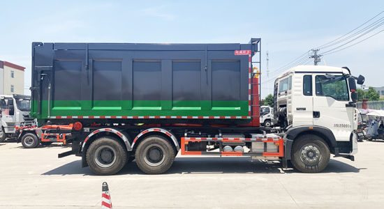 汕德18噸級勾臂式垃圾車