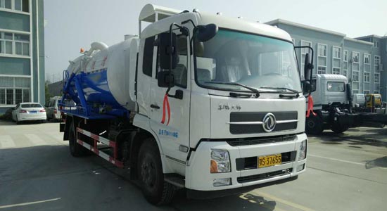 天錦吸污車☆30水環(huán)式吸污
