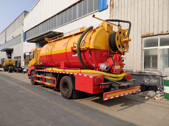 東風天錦清洗吸污車（17立方）