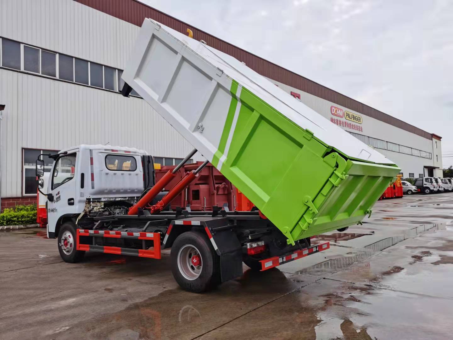 多利卡（5-6方）建筑垃圾清運車