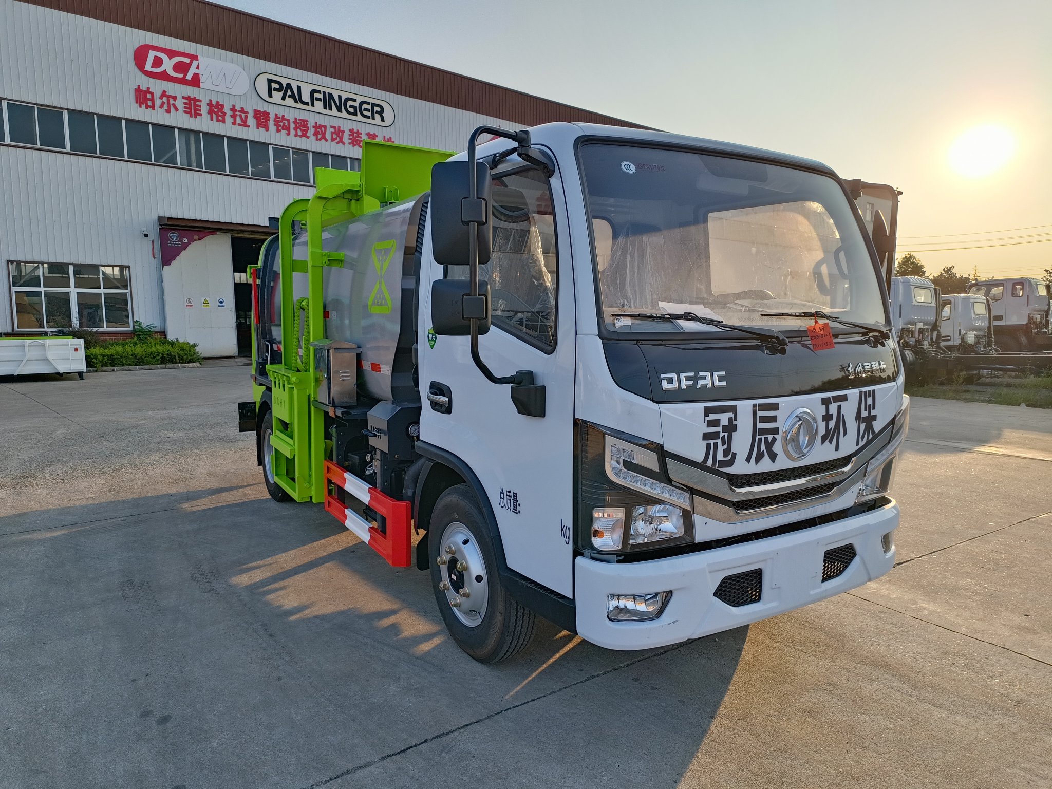 小多利卡餐廚垃圾車—6m3